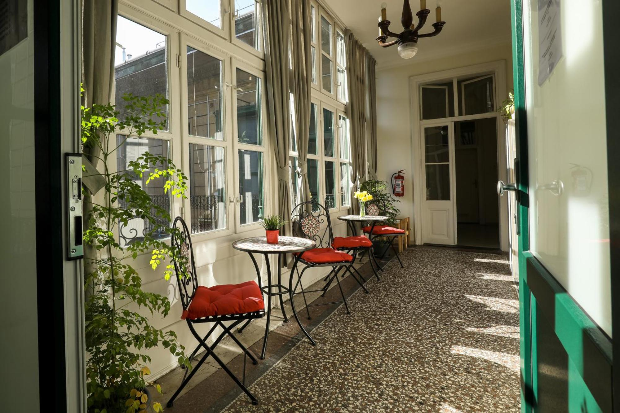 Ozone Private Rooms Budapesta Exterior foto